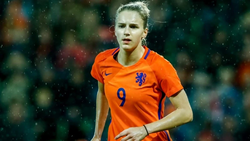 Van Persie feliciteert Feyenoordfan Miedema: 'Welkom bij de club!'