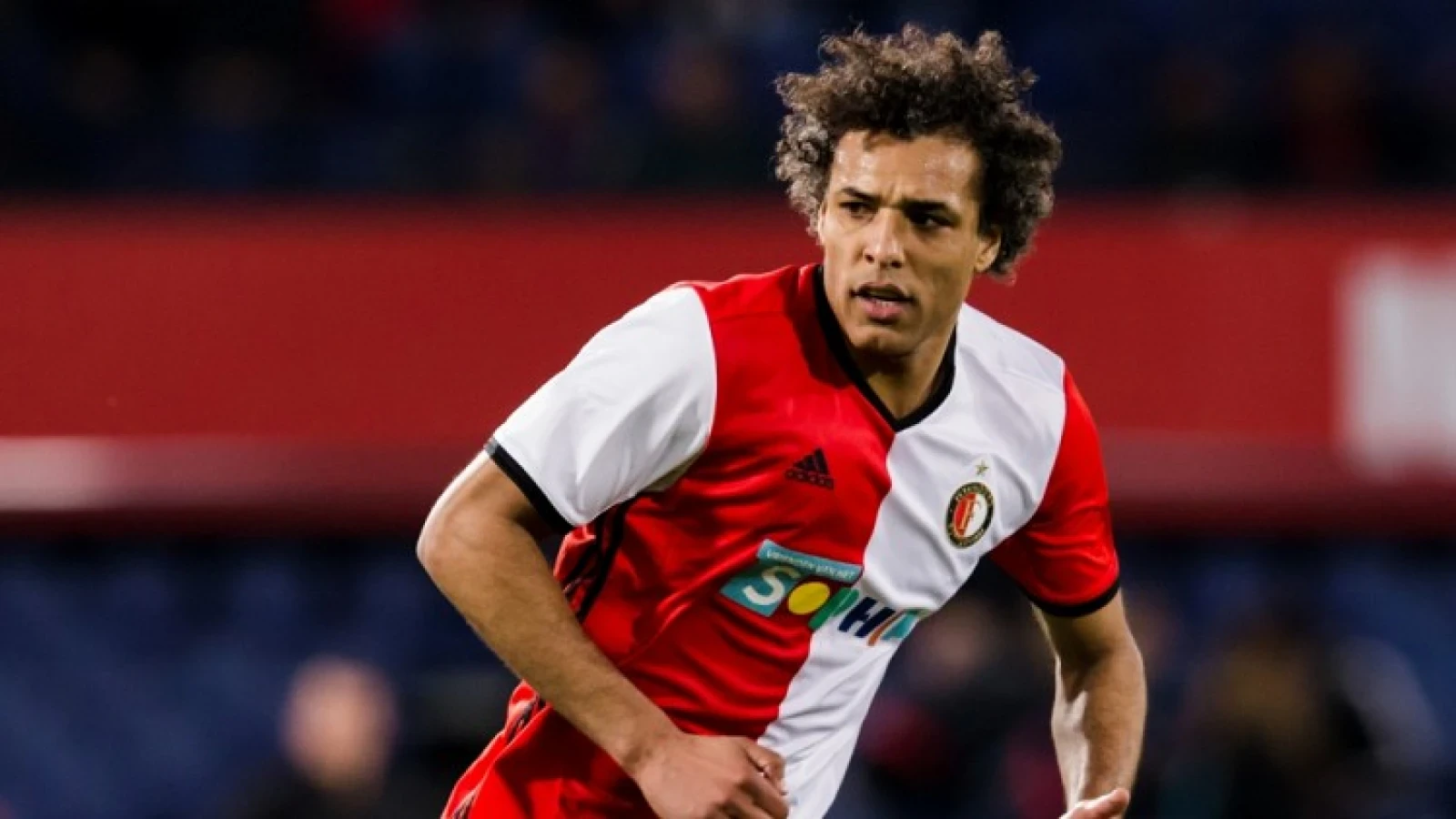 VIDEO | Zoon van Pierre van Hooijdonk beschikt ook over prachtige vrije trap