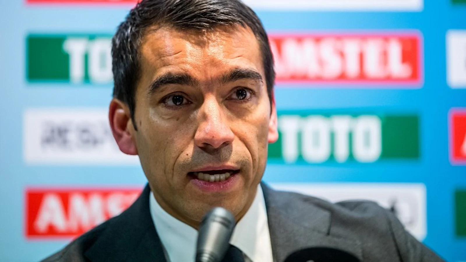 Van Bronckhorst: 'We lieten de restverdediging liggen'