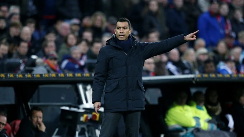 Van Bronckhorst: 'Het kan niet zo zijn dat je daaruit een goal tegenkrijgt'