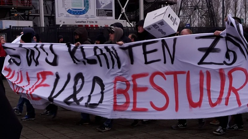 Ook Van Hanegem valt Gudde aan: 'Supporters zijn geen klanten' 