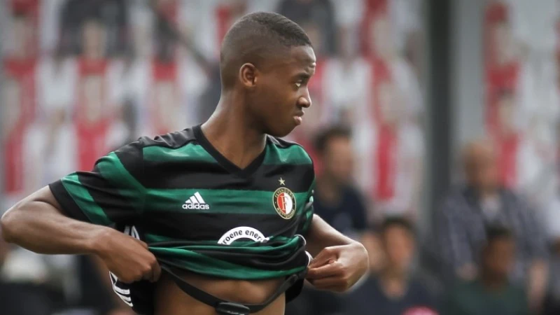 Feyenoord treurt: 'Grootste Premier League clubs vissen weer naar toptalent'