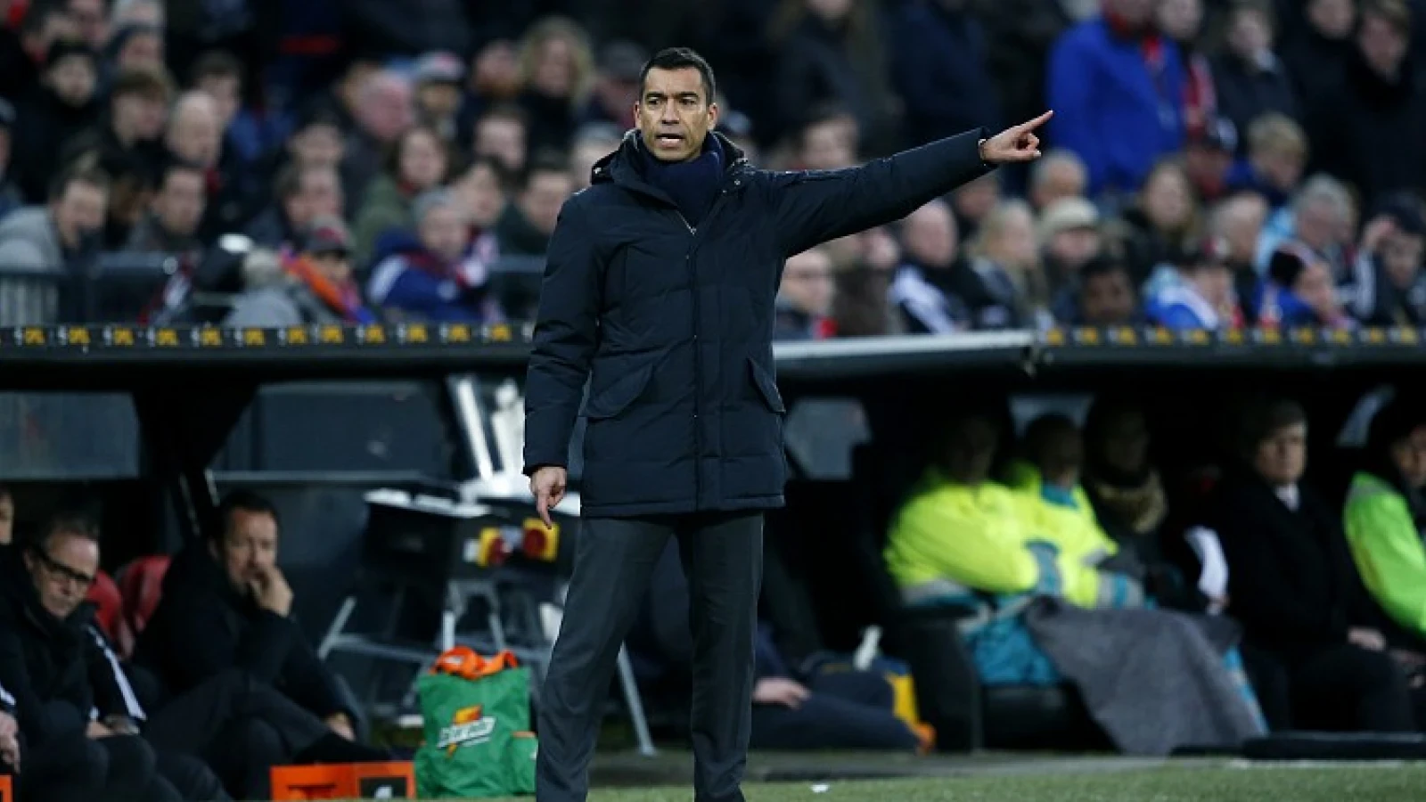 Van Bronckhorst: 'Maar dit duel geeft mij als coach wel vertrouwen'