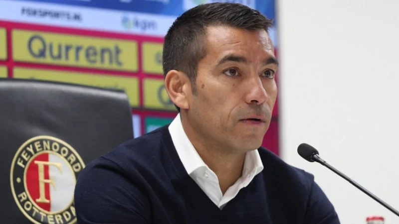 Van Bronckhorst rekent op transfer: 'Ik verwacht dat het snel rond gaat komen'