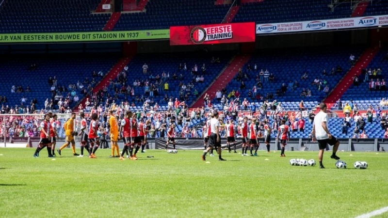 Eerste training Feyenoord bezocht door een paar honderd supporters