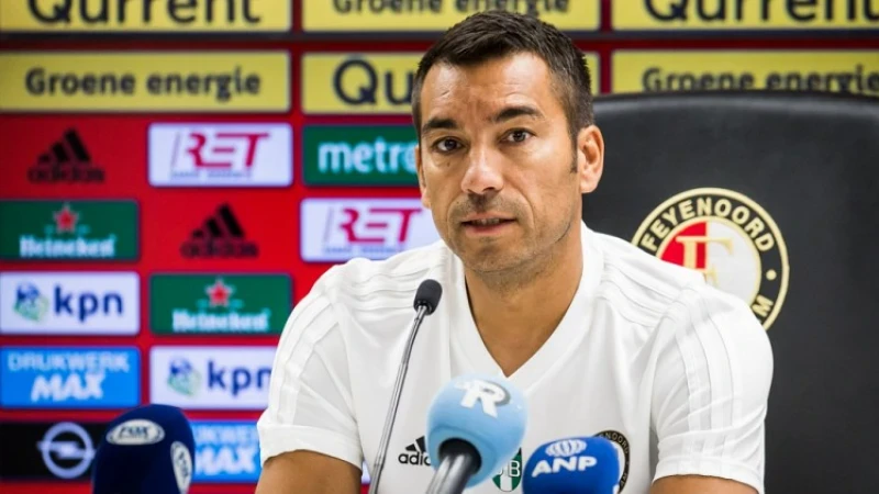 Van Bronckhorst spreekt geruchten tegen: 'Geen contact geweest'