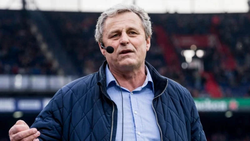 VIDEO | Peter Houtman ontvangt mooi cadeau van Feyenoord 