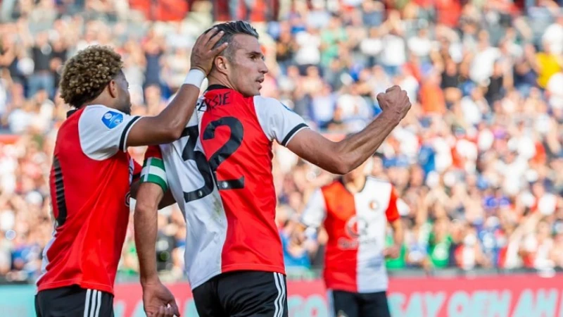 Van Persie grote man bij overwinning Feyenoord op NAC Breda