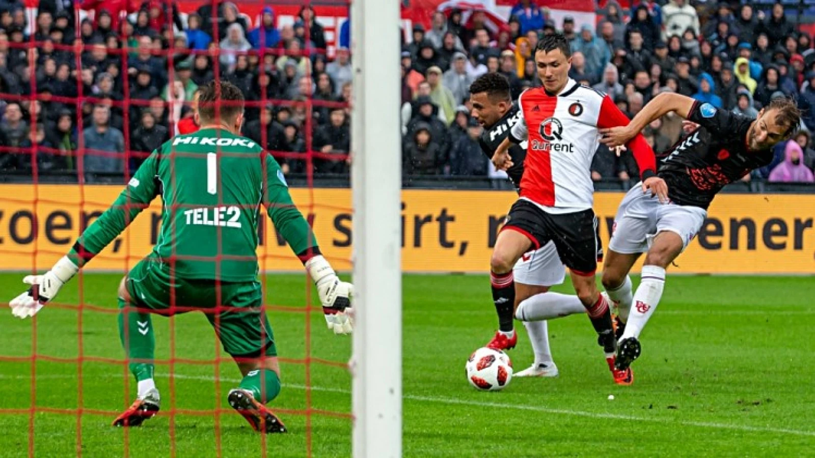 Feyenoord wint na late goal Van Persie van FC Utrecht