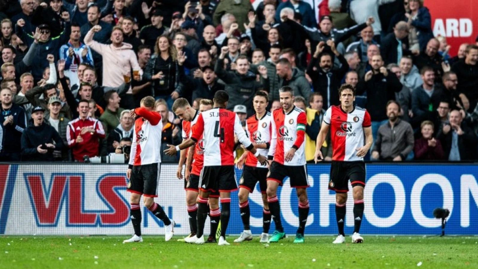 Van Persie bezorgt Feyenoord na prachtig doelpunt zege op Vitesse