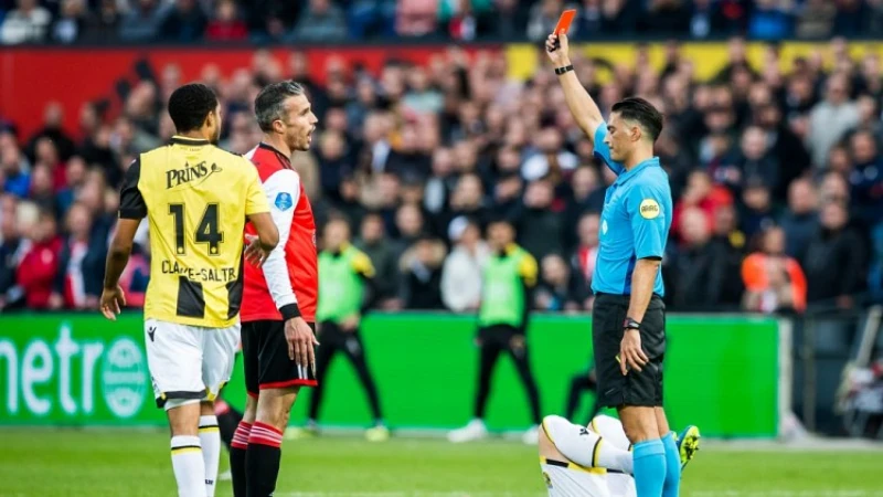 Aanklager Betaald Voetbal maakt schikkingsvoorstel Van Persie bekend