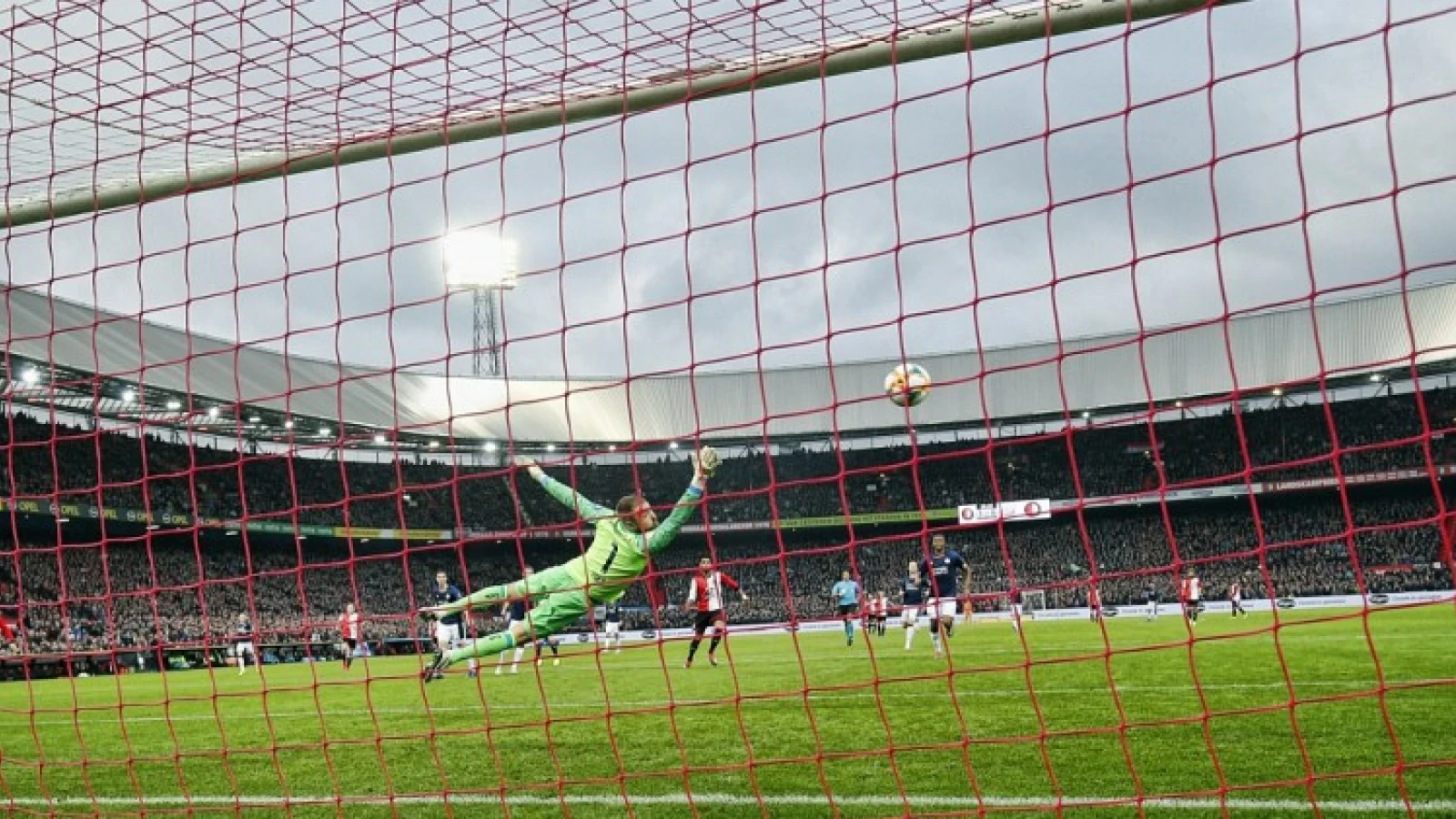 'Samba Sam' swingt eindelijk in De Kuip