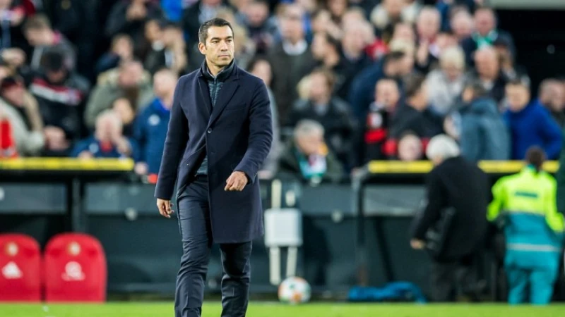 OPSTELLING | Van Bronckhorst voert twee wijzigingen door in basiself