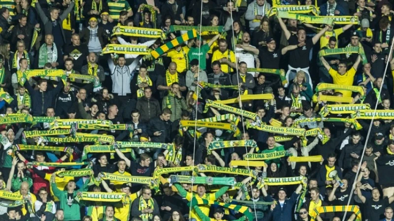 Supporters Fortuna Sittard massaal naar De Kuip