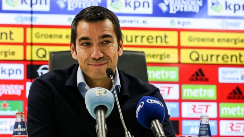 Van Bronckhorst komt met update over blessuregevallen 