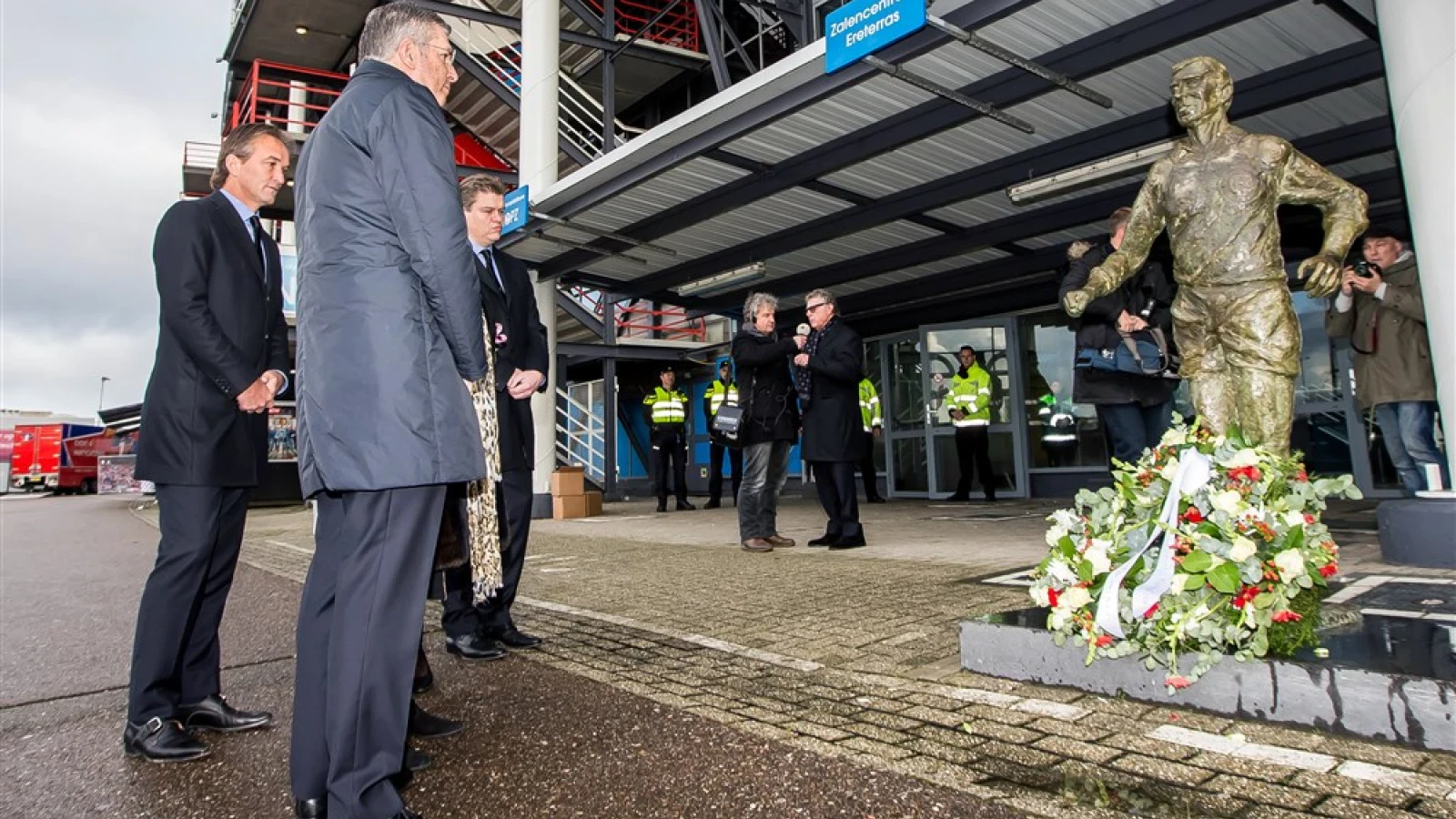 Eerste Feyenoord-fans herdenken sterfdag Moulijn: 'Icoon van ons voetbal'