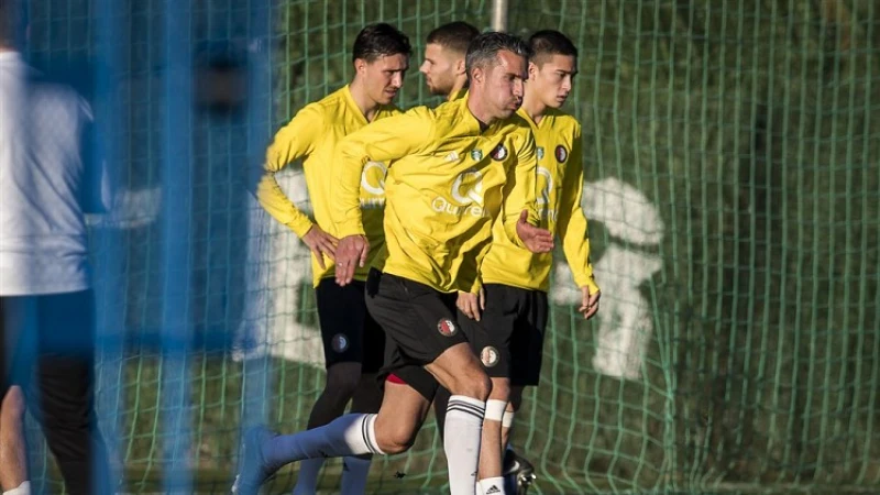 Van Persie heeft eerste optie na spelers carrière al binnen