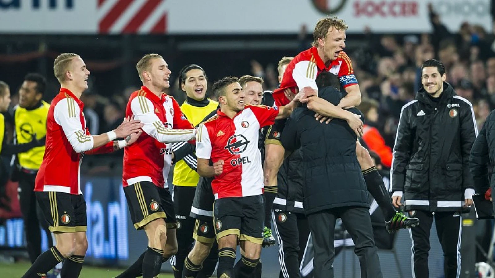 FOTO'S | Tweetal Feyenoorders gehavend na Feyenoord - AZ