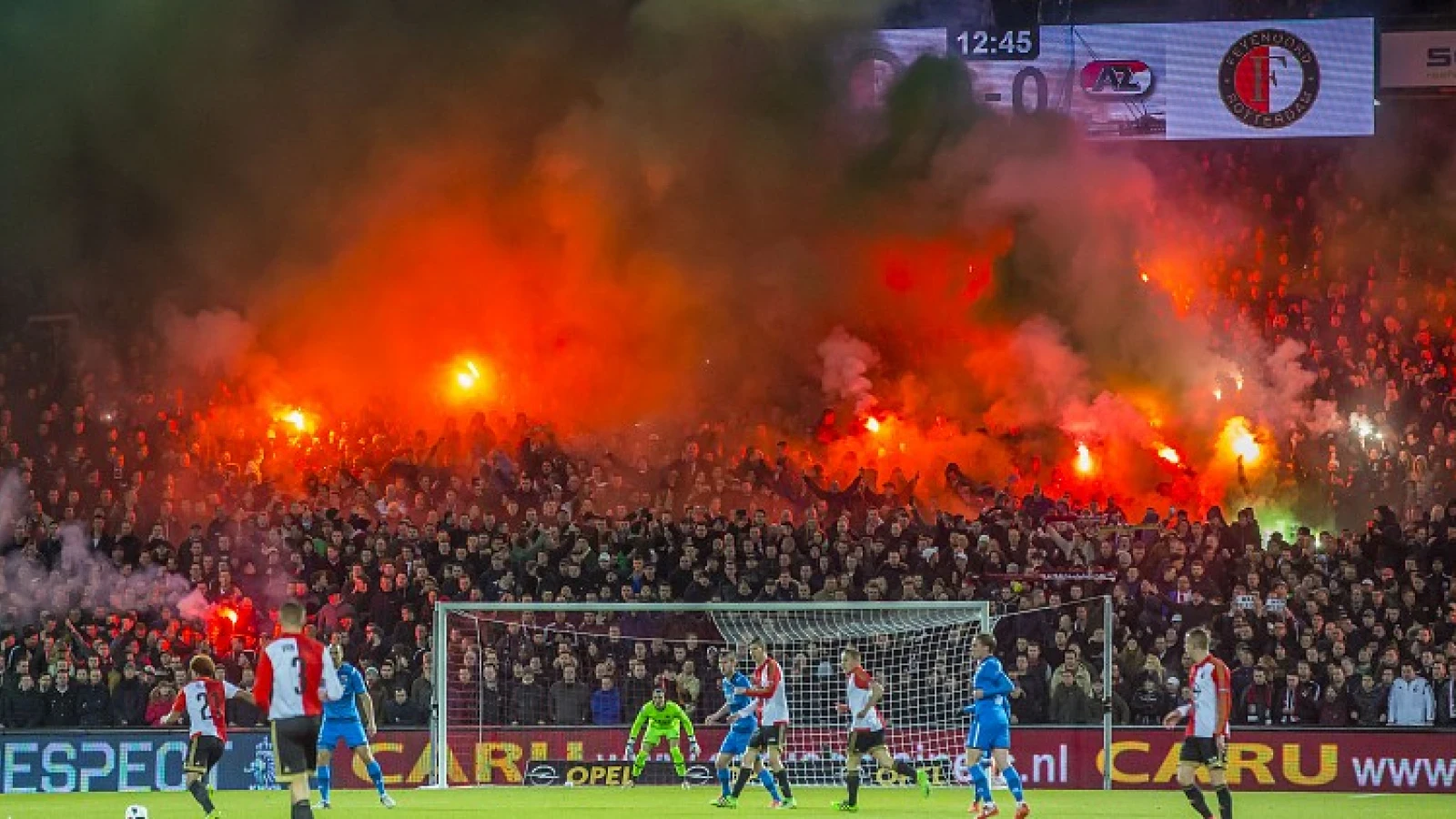 Mensen hebben massaal gekeken naar Feyenoord - AZ