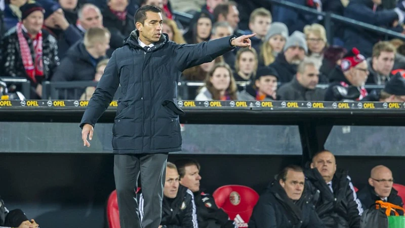 Van Bronckhorst: 'Als je dat niet durft wordt het heel moeilijk voetballen'