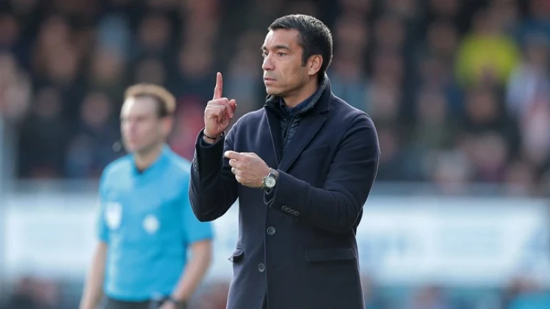 OPSTELLING | Van Bronckhorst voert verrassende wijziging door in basiself