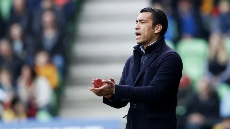 Van Bronckhorst: 'Ik wilde tegen PSV sowieso maar met één spits spelen'