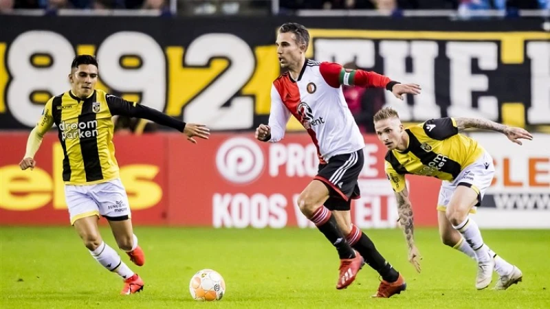 Van Persie: 'In de eerste helft spelen wij goed, alleen we laten ze terugkomen'