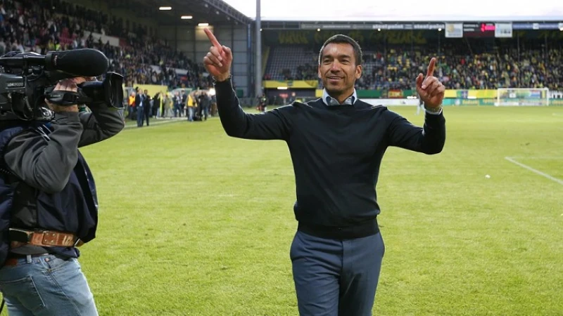 Van Bronckhorst: 'Ik was altijd een voorstander van voetbalpiramide'