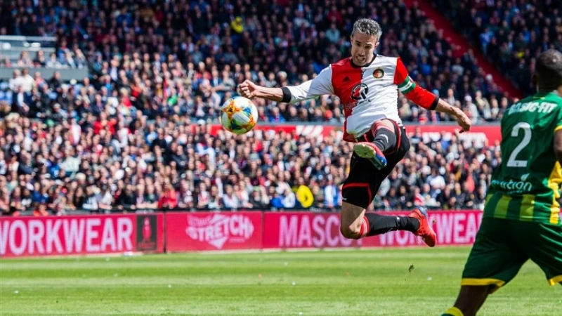 Van Persie benaderd om door te gaan met profvoetbal