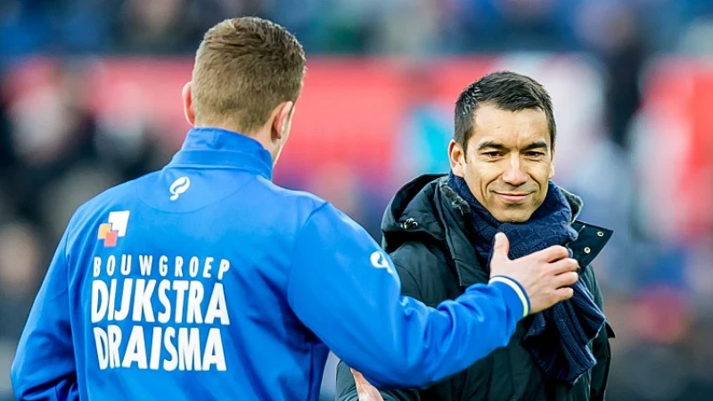 VIDEO | Van Bronckhorst laat kookkunsten zien voor goede doel