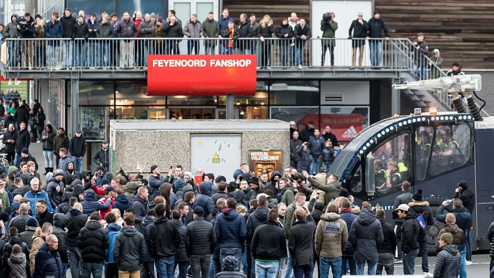 Politie neemt maatregel na ongeregeldheden rond wedstrijd Feyenoord - Roda JC