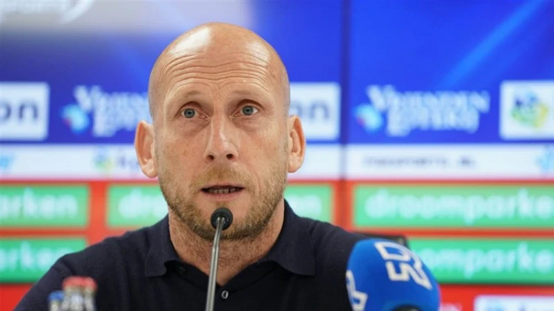 Jaap Stam geeft uitleg over stappen die Senesi maakt