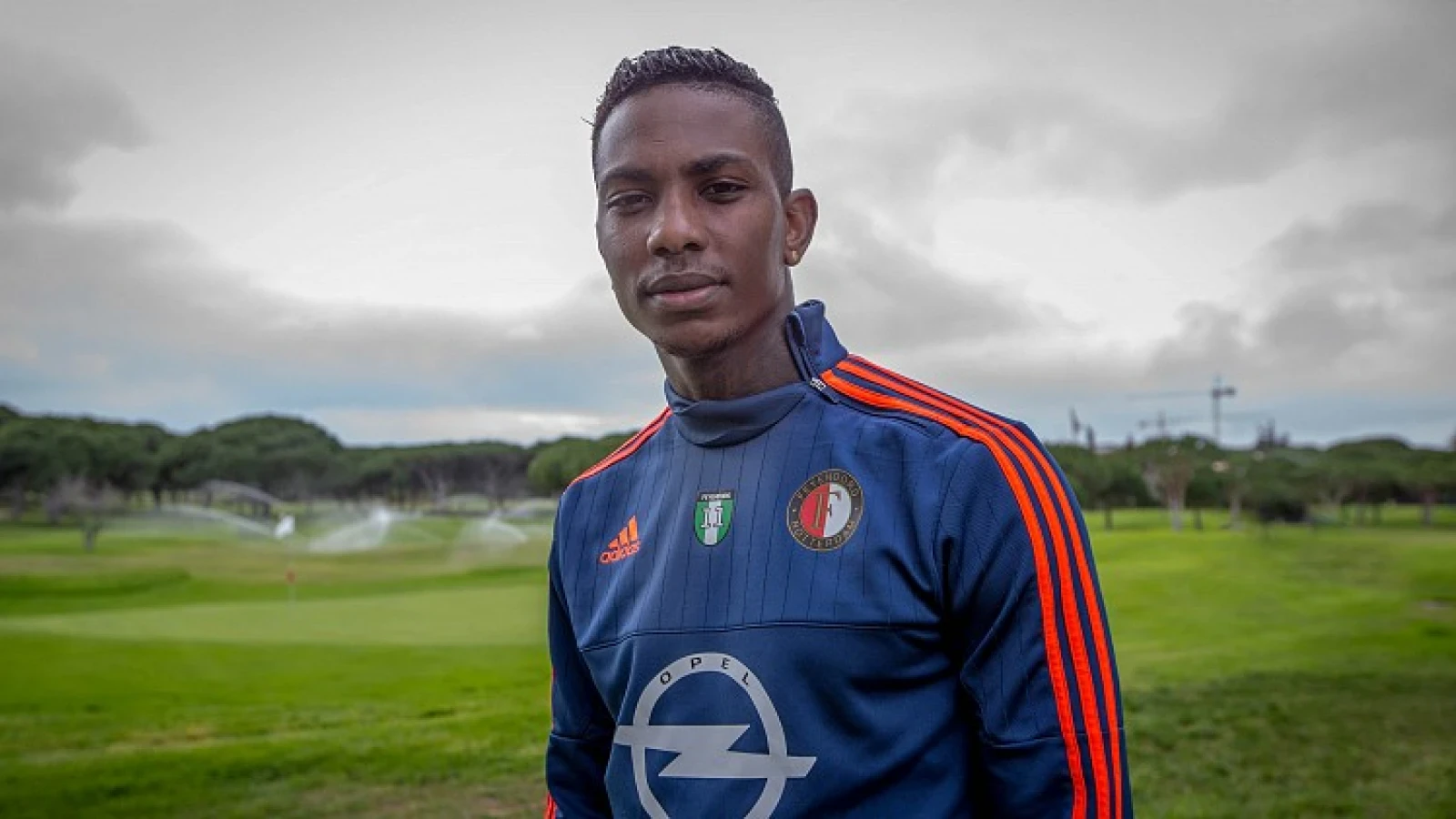 Elia neemt het via Twitter op voor teamgenoot