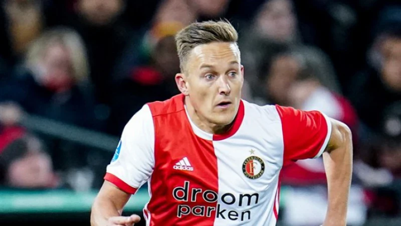 Toornstra ontevreden over geklooi achterin: 'Schiet die bal gewoon het stadion uit'