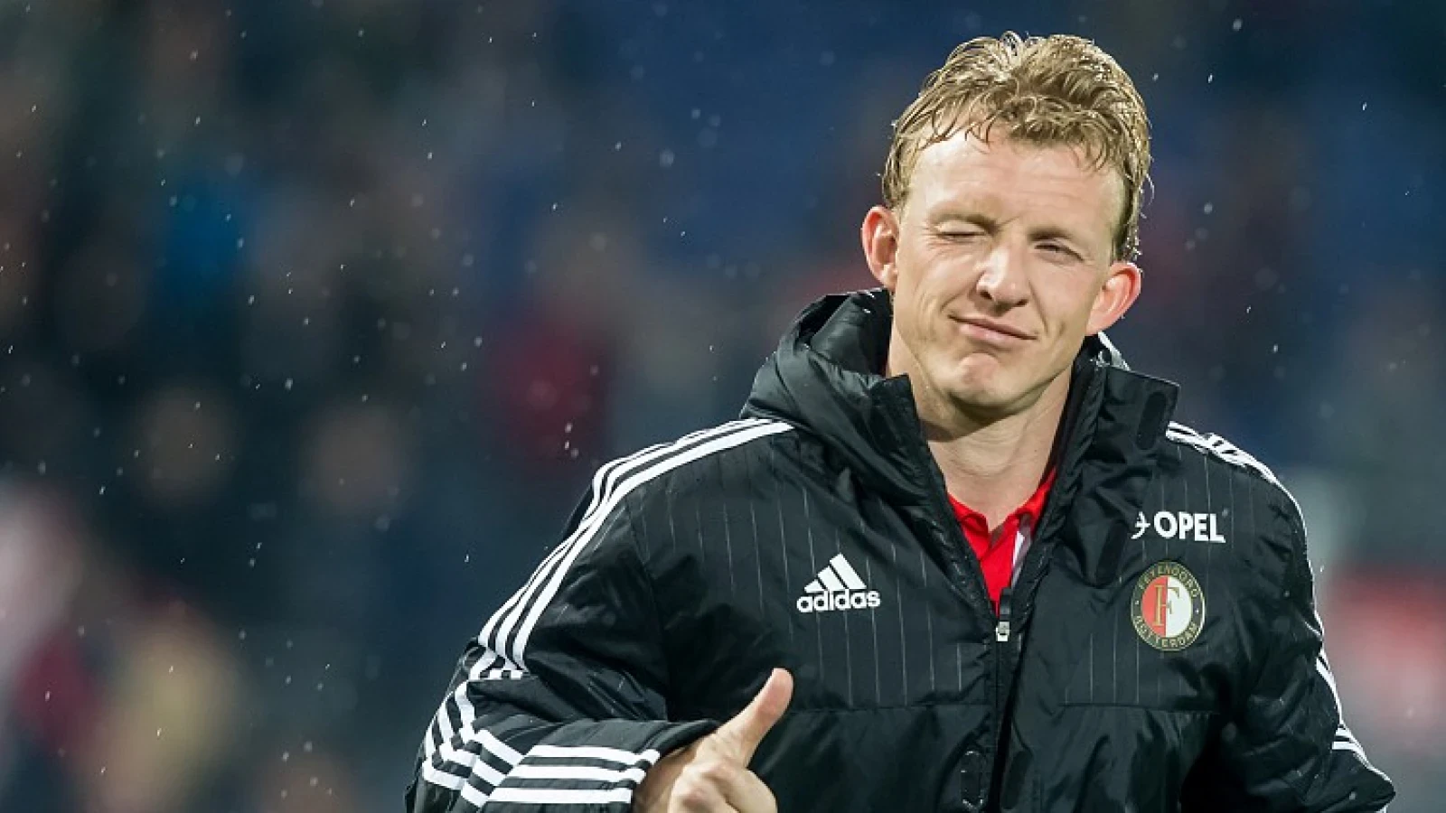 VIDEO | Kuyt neemt zijn tijd voor twee bijzondere fans