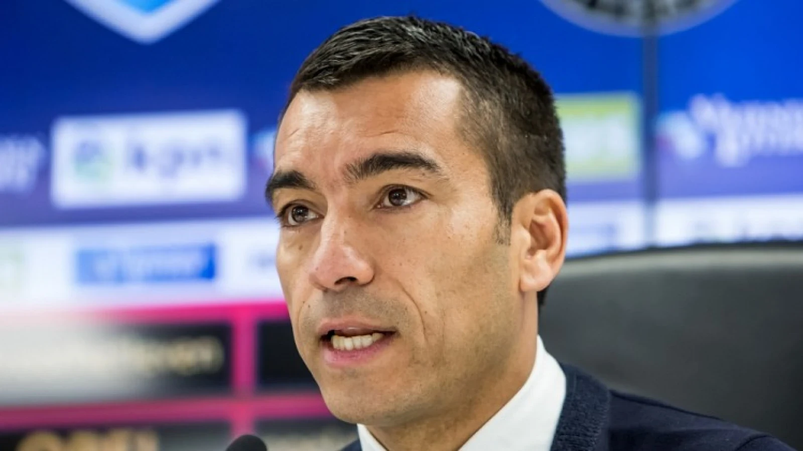 Van Bronckhorst: 'Ik denk dat Dirk blij is met de overwinning'