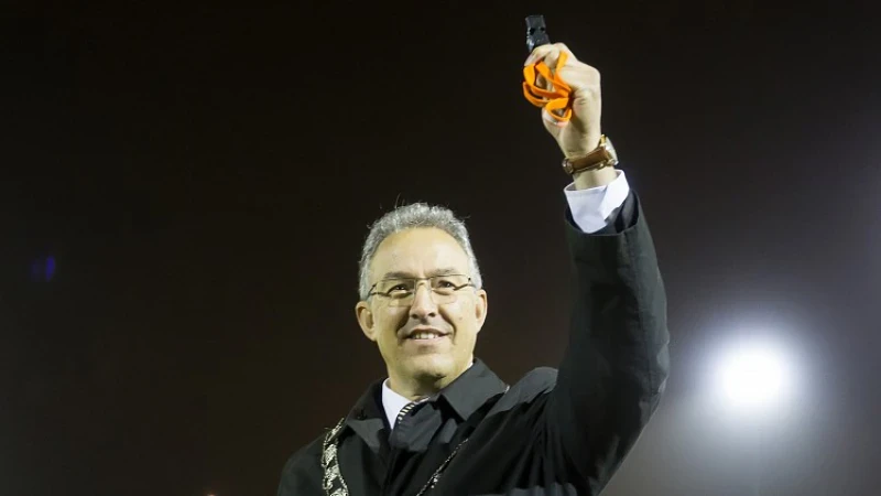 VIDEO | Aboutaleb oefent op knullige wijze mogelijke huldiging Feyenoord op Coolsingel