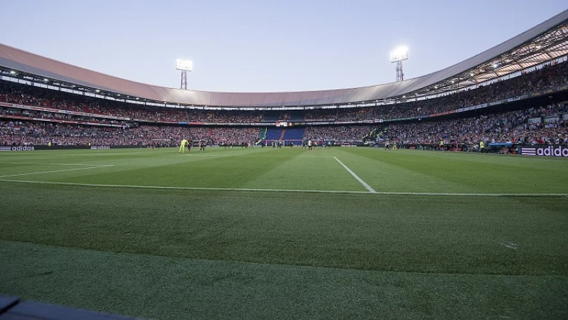 Feyenoorders bestraft voor bekogelen supportersbus