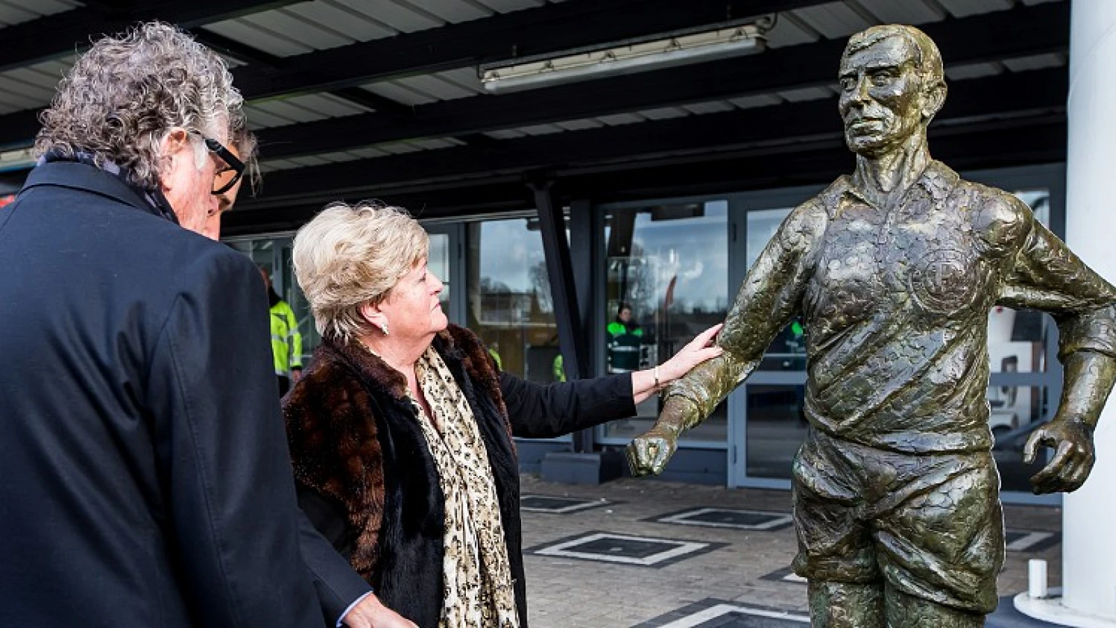 Feyenoordfans herdenken Coen Moulijn