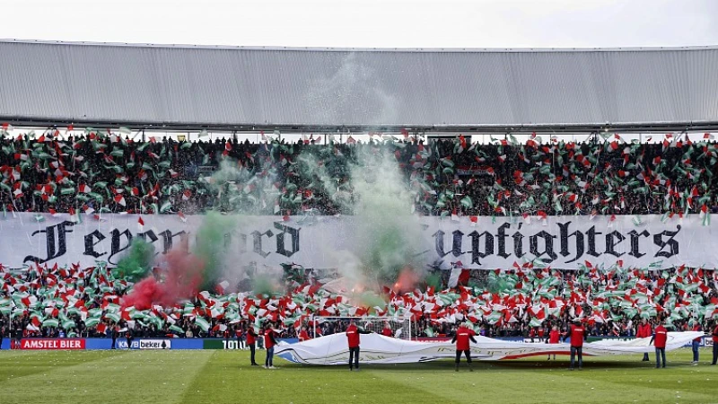 Rondom de finale | Supporters vieren feest bij de fontein 