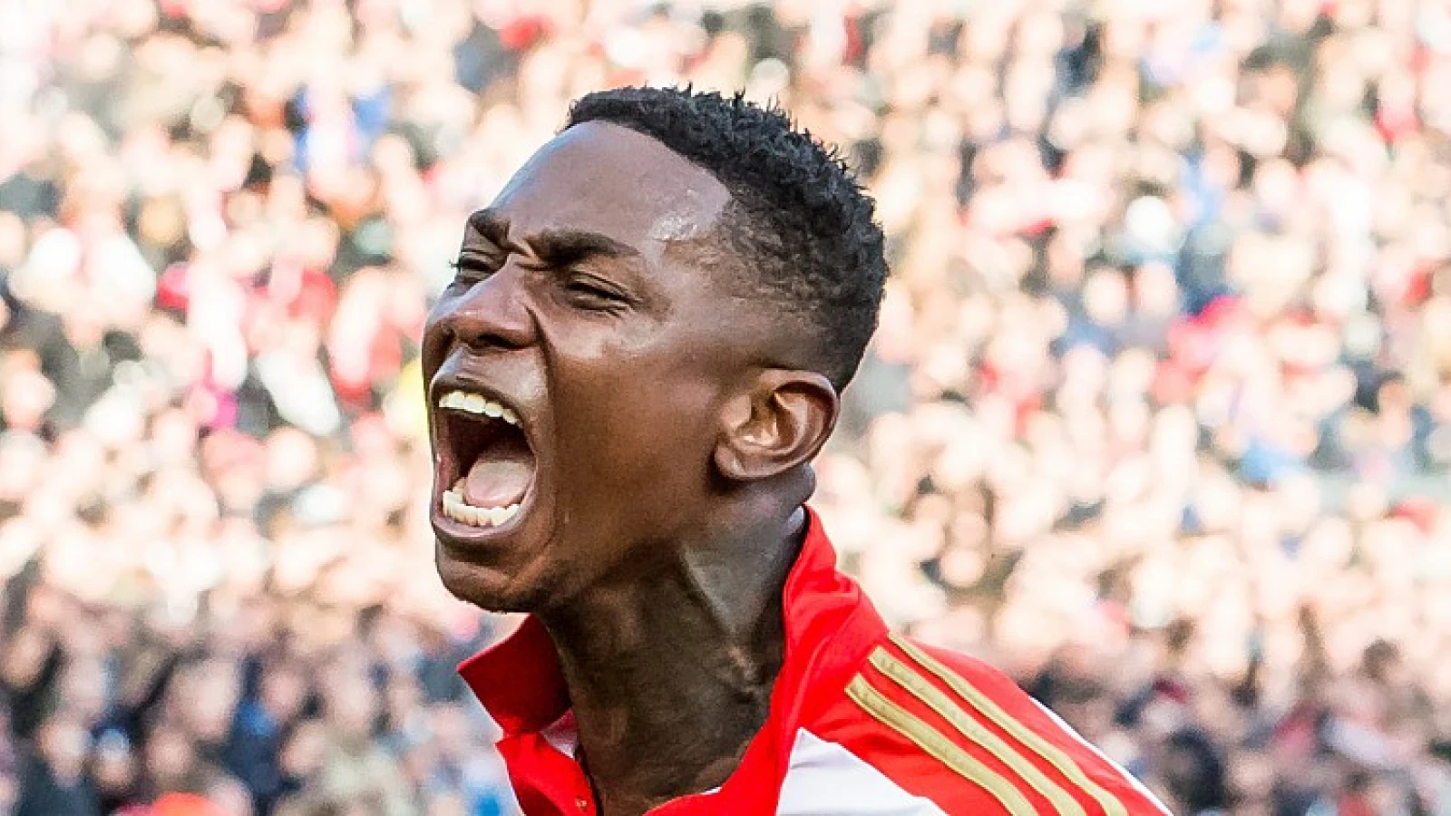 Elia geroerd door dolblije Kuijt: 'Kijk nou naar Dirk, dit is zijn eerste prijs bij Feyenoord'