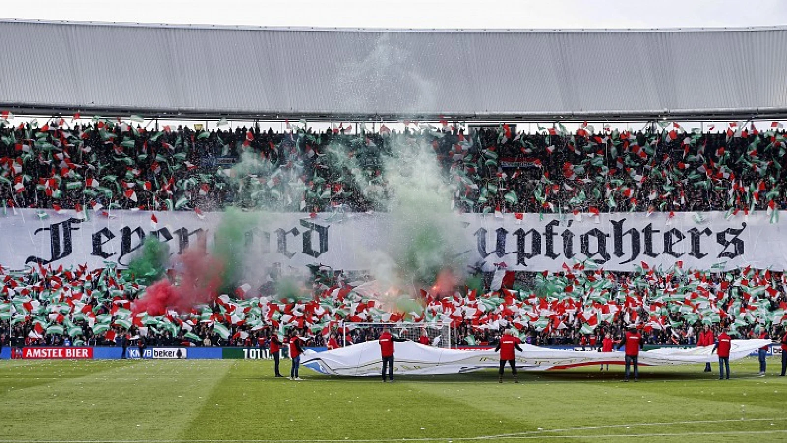 'Die hele entourage in De Kuip is Champions League waardig, erger nog!'