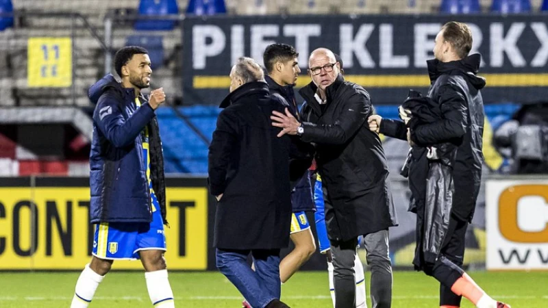 Niets mis met wedstrijdbesprekingen Advocaat: 'Anders raak je de spelers kwijt'