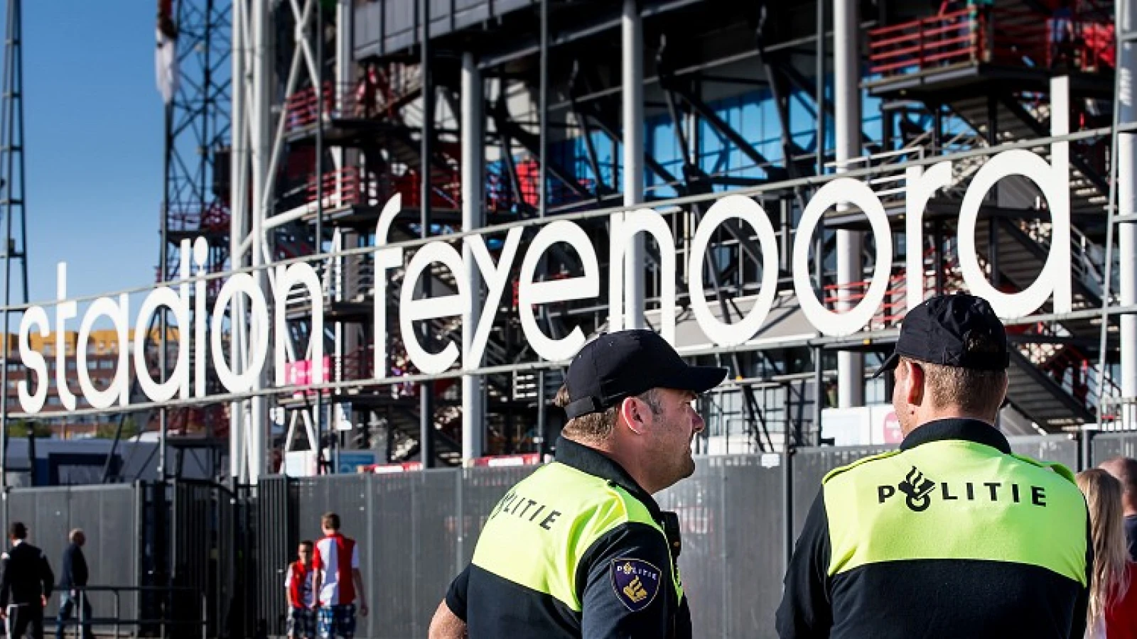 ‘De ME stond alleen op Utrecht-fans in te meppen, terwijl Feyenoord-fans gewoon hun gang konden gaan’