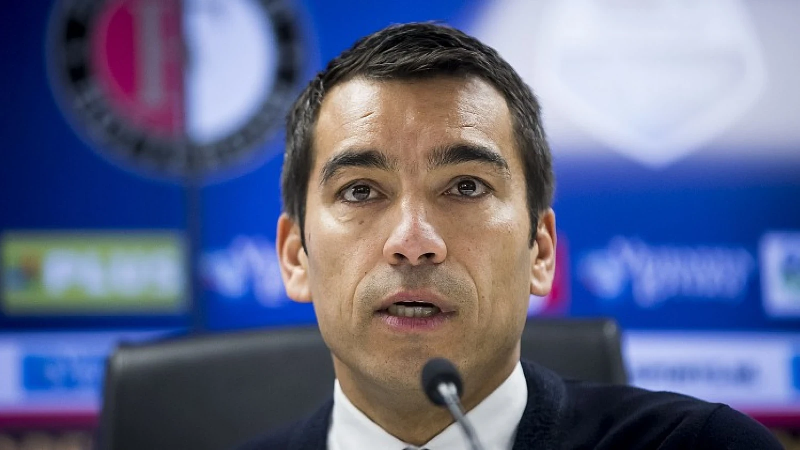 Van Bronckhorst plant gesprek met Feyenoord-huurling: 'Daarom is er weinig contact'