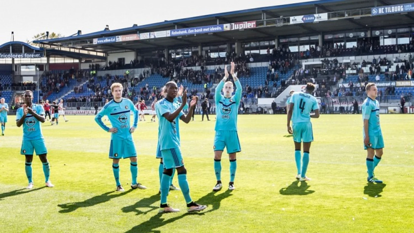 Feyenoord bedankt uitsupporters met presentje 