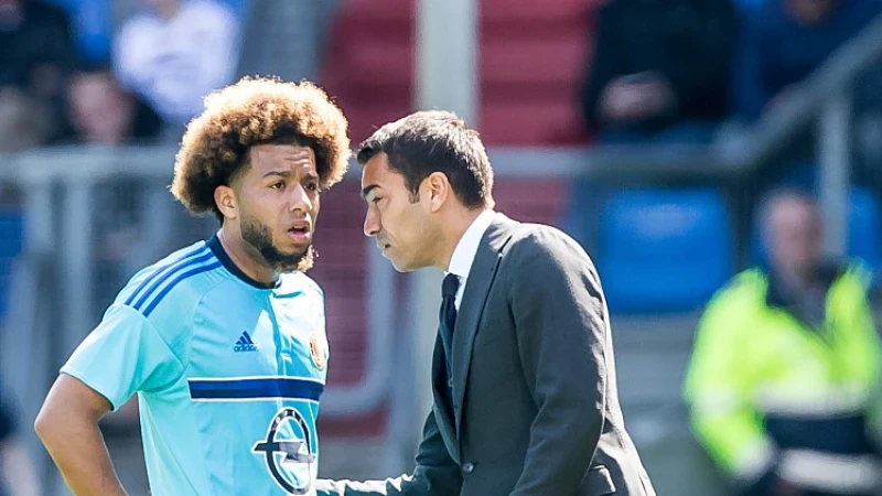 Van Bronckhorst heeft hoop dat Vilhena ook volgend seizoen nog bij Feyenoord speelt