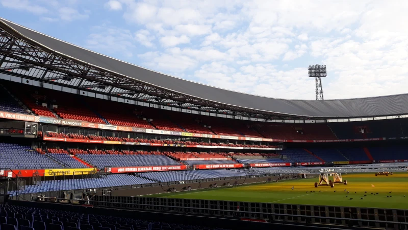 FOTO | Stadion Feyenoord stelt nieuwe weerman aan voor weerberichten rondom Feyenoord en events