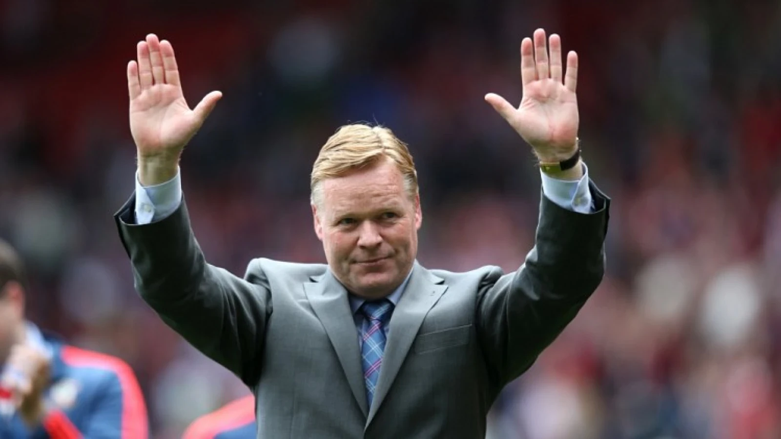 FOTO | Koeman poseert trots met shirt Everton