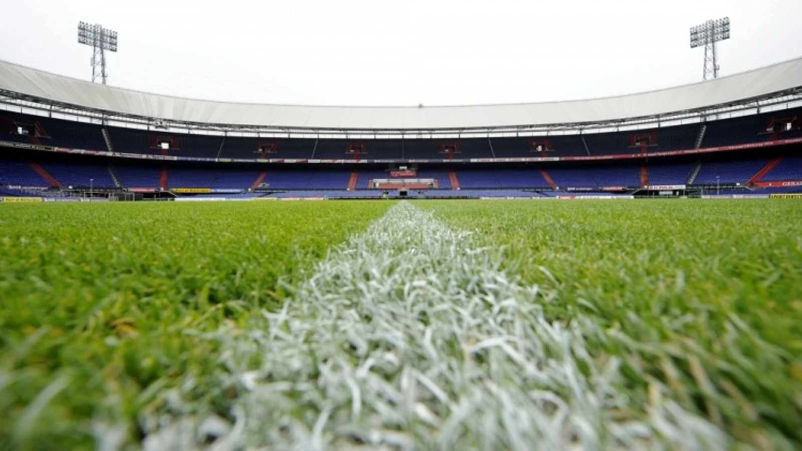 Feyenoord vervangt grasmat De Kuip na eerste training